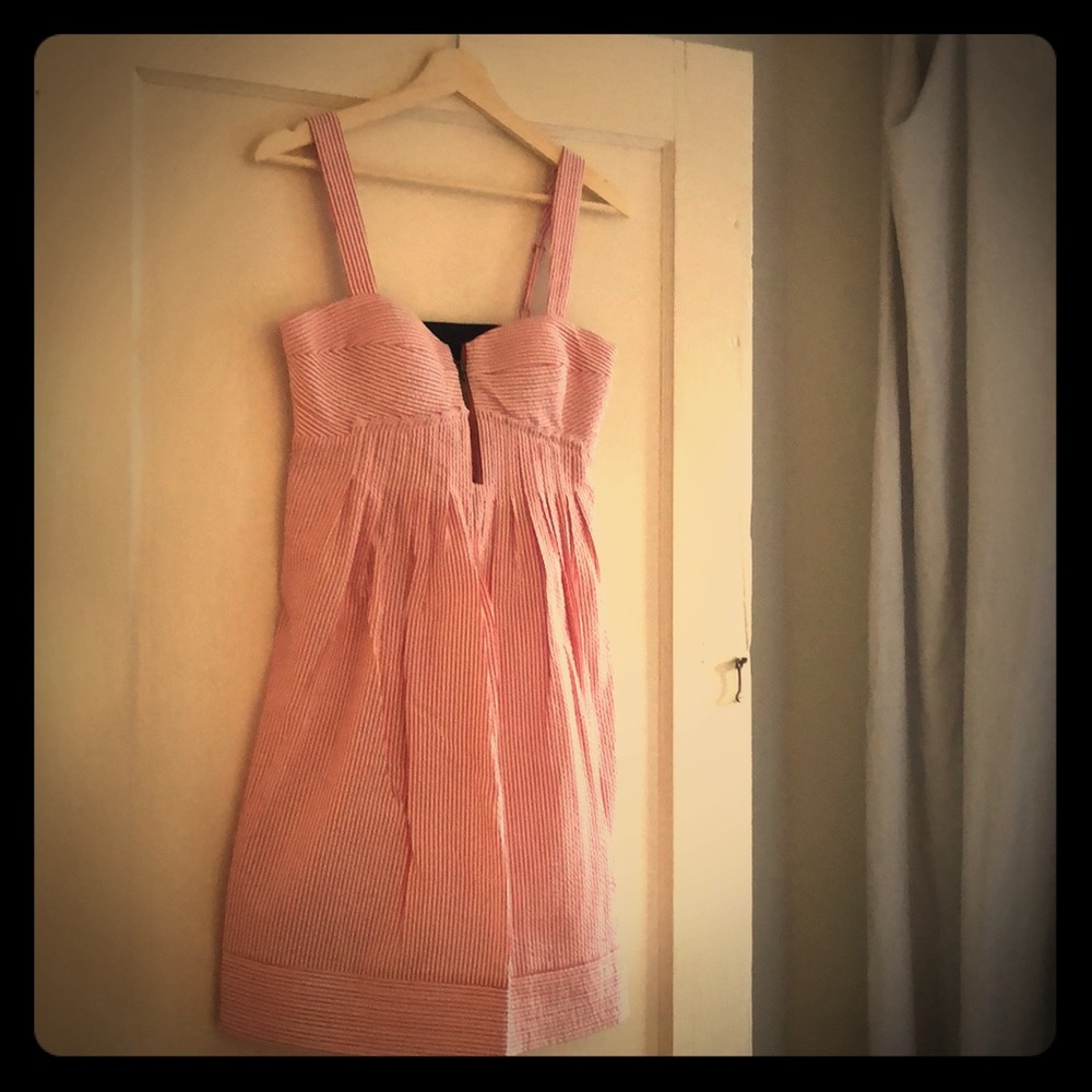 Seersucker summer dress. Zipper detail at front.